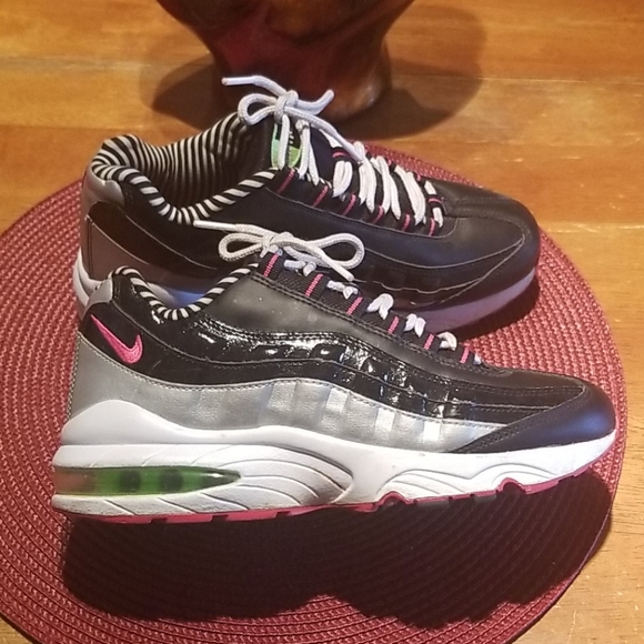 Nike Shoes - Nike Air Max 95. Size 7